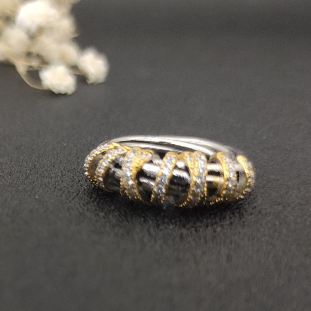 David Yurman Mixed-Metal Spiral Pavé Ring in Silver and Gold